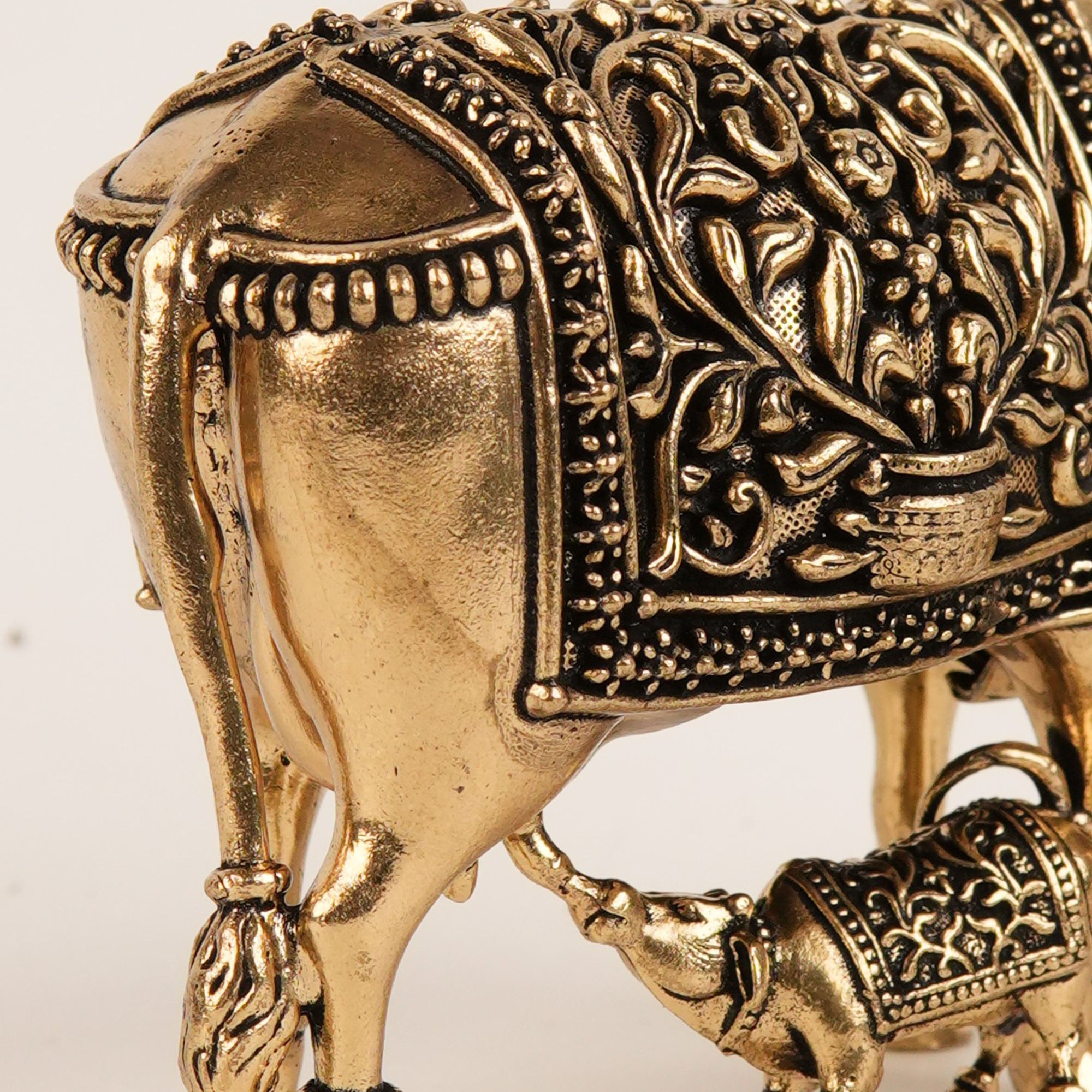 Kamdhenu Cow & Calf Brass Idol