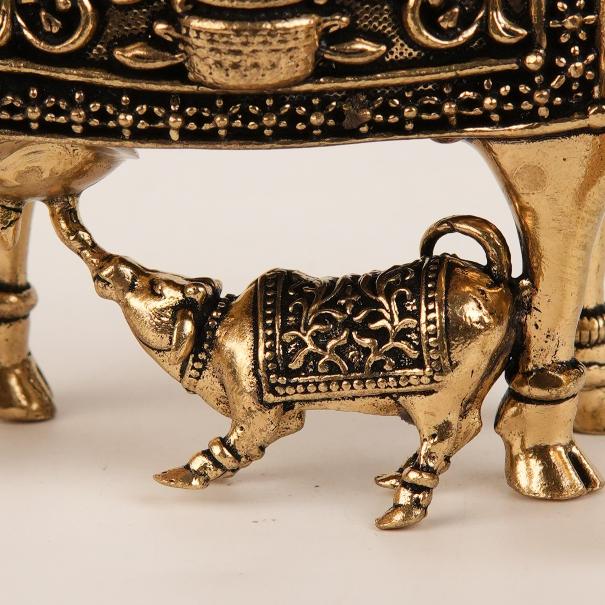 Kamdhenu Cow & Calf Brass Idol