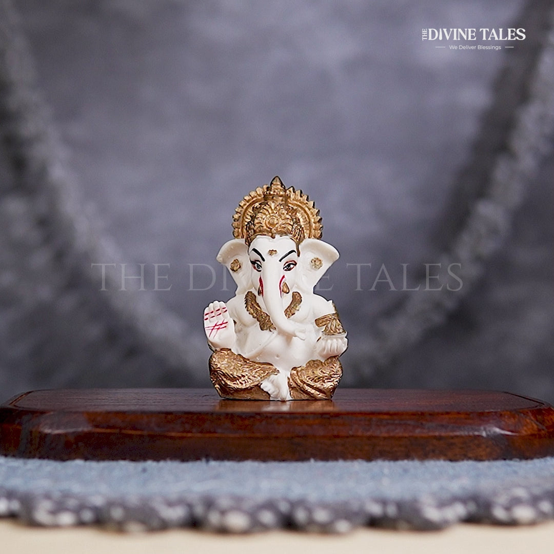 Shwet Swarna Ganesh Idol